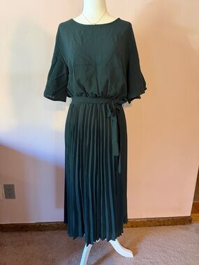Dark Green Pleated Midi Dress with Tie Waist